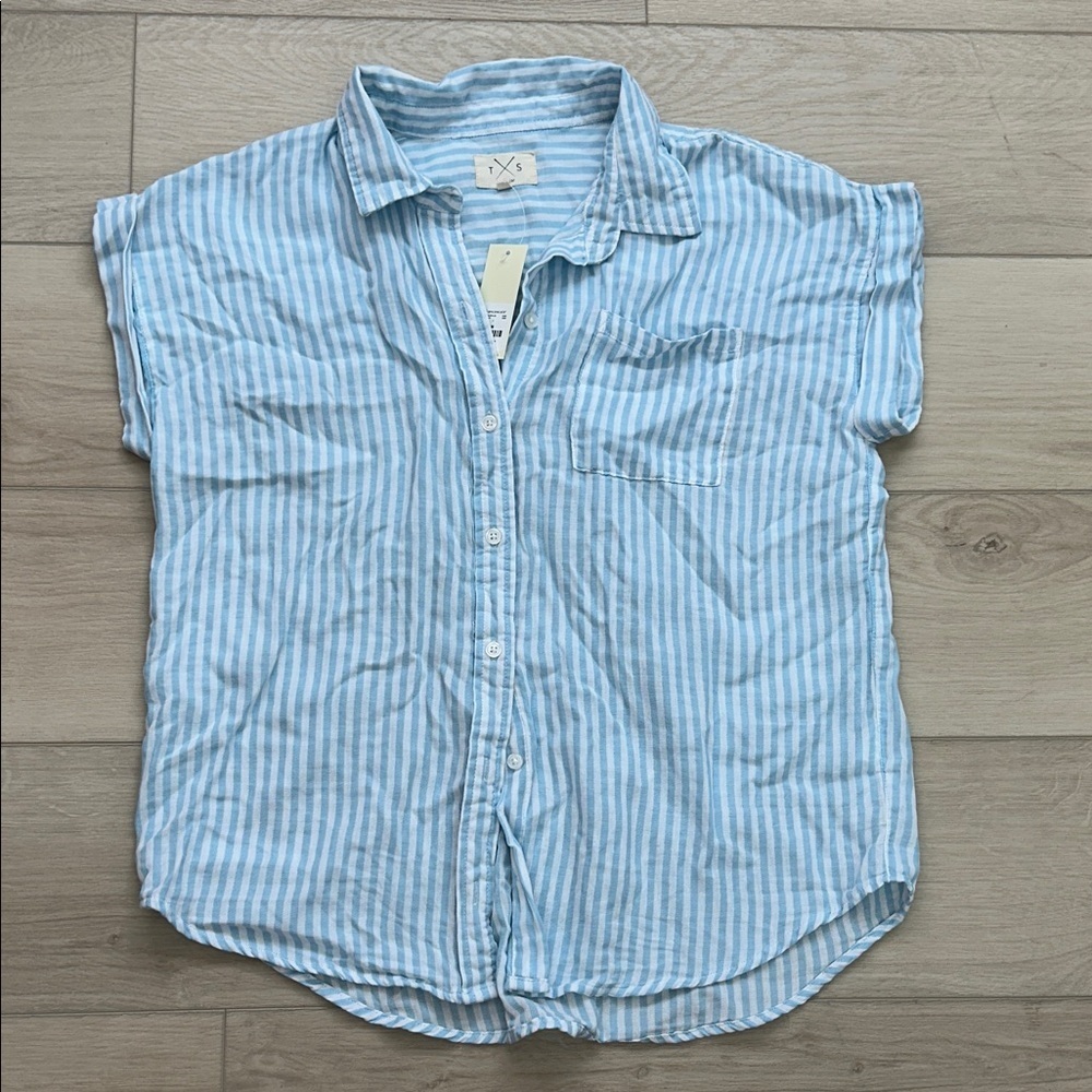 Francesca’s Collections Blue & White Striped Button Down
Size Medium
